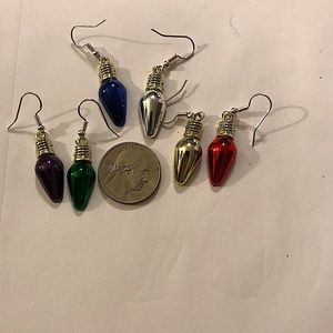 Size compared to a quarter: Light bulb Christmas earrings, in different colors.